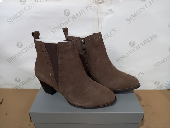 BOXED PAIR OF VIONIC ANKLE BOOTS WITH STUD DETAIL IN TAUPE SUEDE, UK SIZE 6