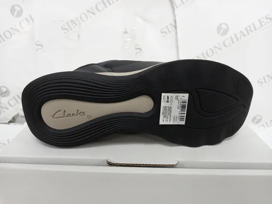 BOXED PAIR OF CLARKS JAUNT LACE SHOES IN BLACK SIZE 4