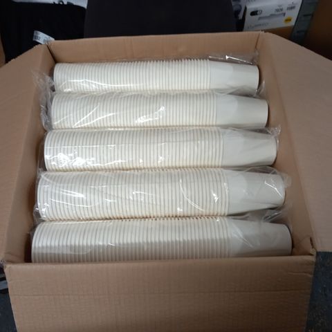 LOT OF APPROXIMATELY 1000 DISPOSABLE CUPS