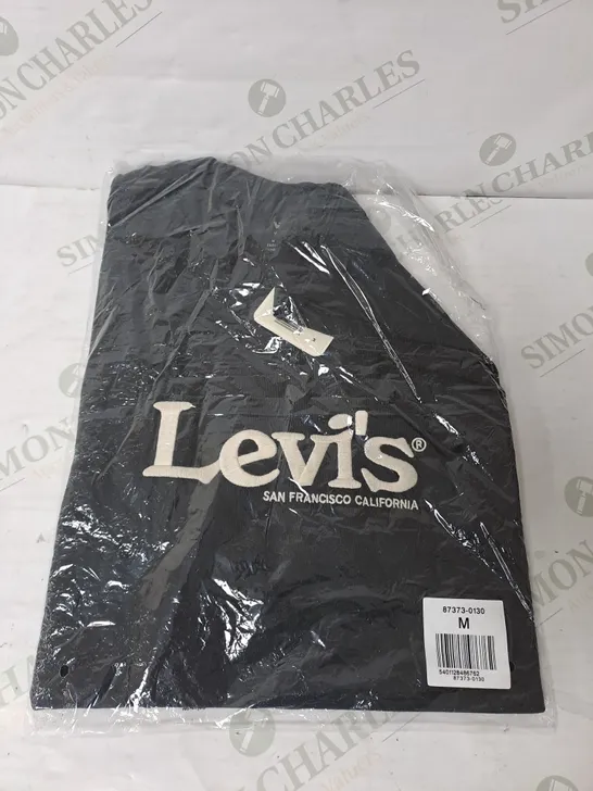 LEVI'S VINTAGE FIT BLACK T-SHIRT - MEDIUM