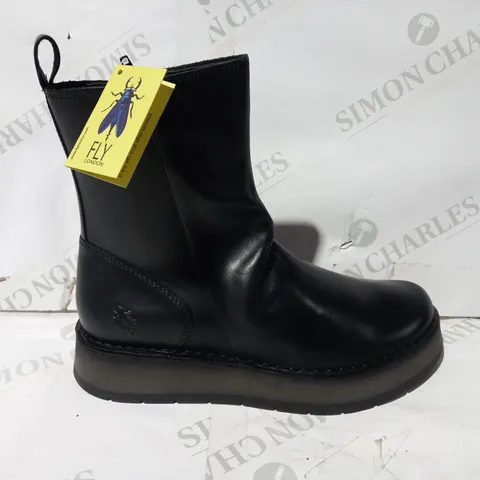 BOXED PAIR OF FLY LONDON ZIP UP BOOTS IN BLACK UK SIZE 5