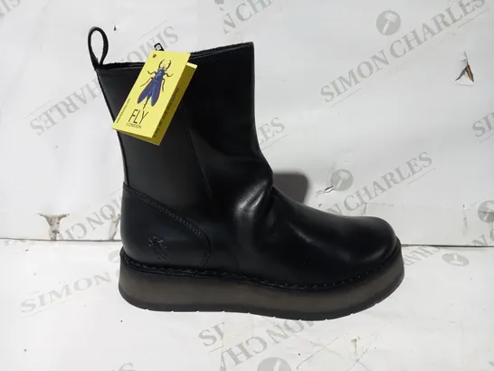 BOXED PAIR OF FLY LONDON ZIP UP BOOTS IN BLACK UK SIZE 5