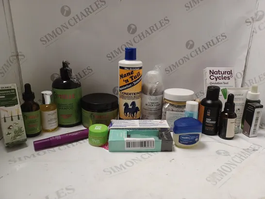 APPROXIMATELY 20 ASSORTED COSMETICS ITEMS TO INCLUDE MIELLE ROSEMARY MINT STRENGTHENING SHAMPOO (335ml), LIZ EARLE ENVIRONMENTAL DEFENCE CREAM MINERAL SPF 25 (50ml), THE ORIGINAL MANE 'N TAIL MOISTURI