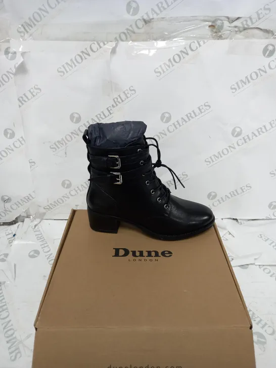 BOXED PAIR OF DUNE PAXAN BOOT BLACK LEATHER SIZE 6 