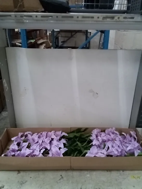 BOXED BRAND NEW 85CM SATIN TIGER LILY SPRAY X3 2 FLOWERS 1BUD &11LVS (LIGHT LILAC) SILK FLOWERS