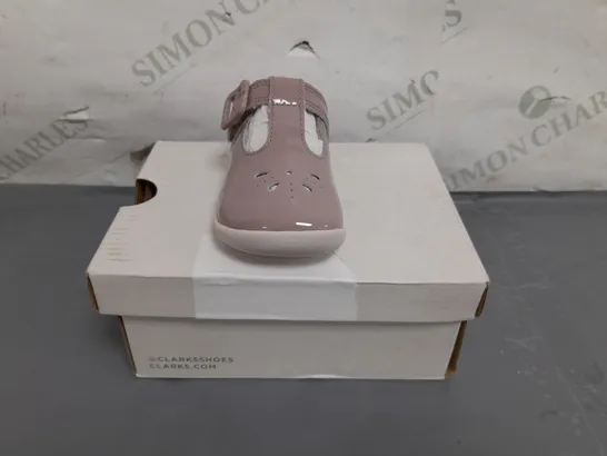 BOXED PAIR OF CLARKS ROAMER STAR INFANT SHOES IN PINK UK SIZE 4