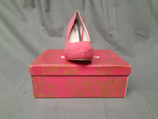 BOXED PAIR OF CLARA'S CLOSED TOE HEELED SHOES IN RED EU SIZE 36