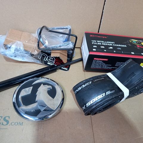 LOT OF APPROXIMATELY 5 ASSORTED VEHICLE PARTS/ITEMS TO INCLUDE VAUXHALL BADGE, PULSE REPAIR CHARGER, BOTTLE CAGE, ETC