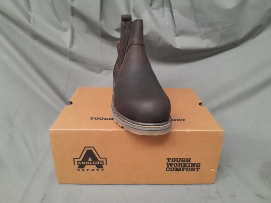 BOXED PAIR OF AMBLERS SAFETY BOOTS IN BROWN UK SIZE 9