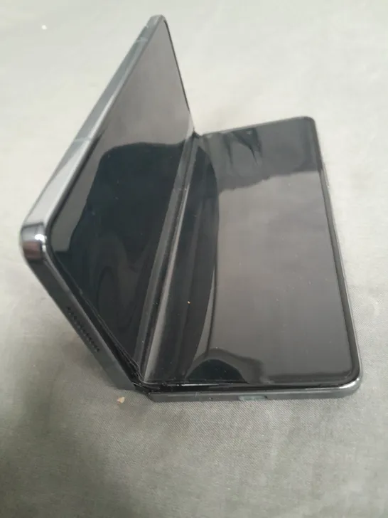 Samsung Galaxy Z Fold4 SM-F936B/DS - 256GB