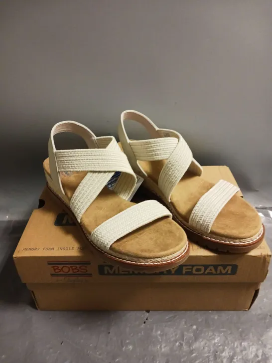 BOB'S FROM SKECHERS WEDGE HEEL SANDALS SIZE 5