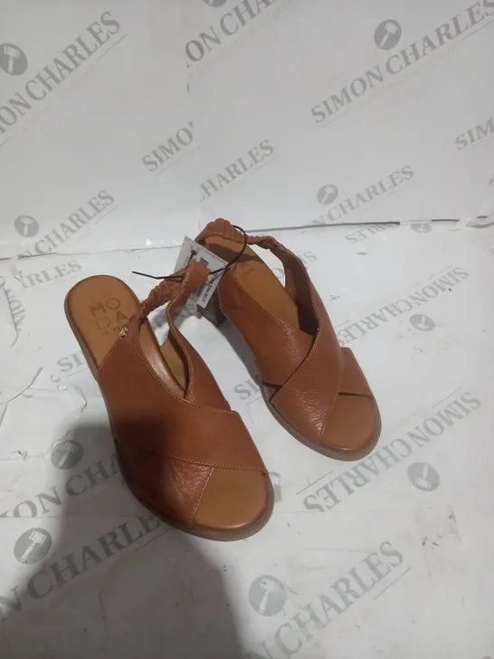 UNBOXED PAIR OF MODA IN PELLE LASSANDRA SANDALS IN TAN SIZE 5