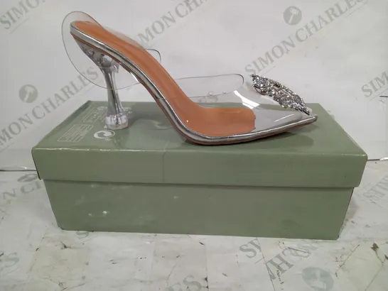 BOXED PAIR OF DESIGNER POINTED TOE HEELS IN METALLIC SILVER WITH CLEAR SIDES AND JEWEL EFFECT DETAIL EU SIZE 36