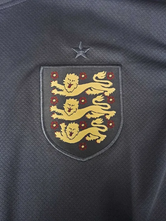 ENGLAND AWAY FOOTBALL SHIRT SIZE M