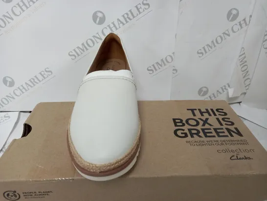 BOXED PAIR OF CLARKS SERENA PAIGE SLIP-ON SHOES IN WHITE UK SIZE 5