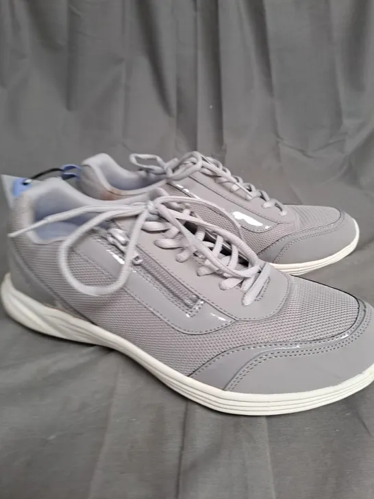 PAIR OF VIONIC AGILE CASSIS ZIP TRAINERS IN SLATE - SIZE 8