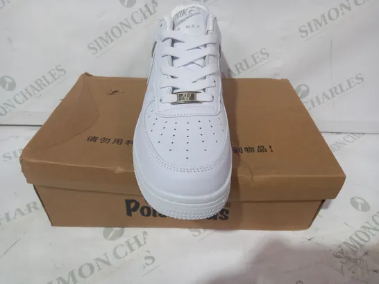 BOXED PAIR OF NIKE AIR FORCE 1 SHOES IN WHITE UK SIZE 7