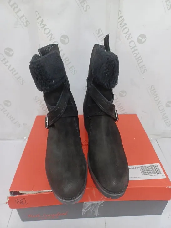 BOXED PAIR OF RUTH LANGSFORD CASUAL BOOTS IN BLACK SIZE 8