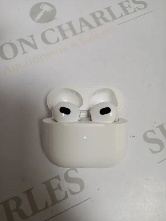 APPLE AIRPODS (3RD GENERATION)