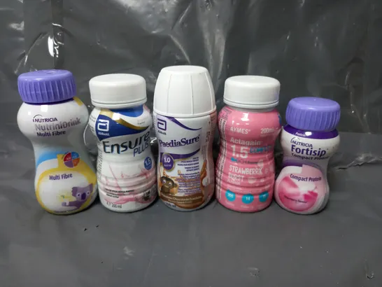 APPROXIMATELY 15 ASSORTED NUTRITION DRINKS TO INCLUDE AYMES ACTAGAIN JUICE STRAWBERRY - ENSUREPLUS STRAWBERRY - PAEDIASURE CHOCOLATE - ETC - COLLECTION ONLY