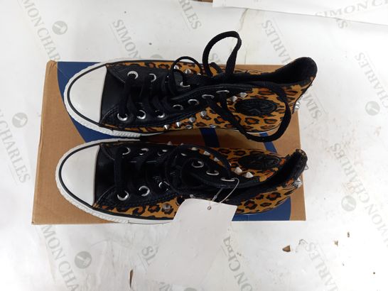 BOXED PAIR OF CONVERSE SPIKE STUDDED LEOPARD PRINT HI-TOP SHOES - UK 4