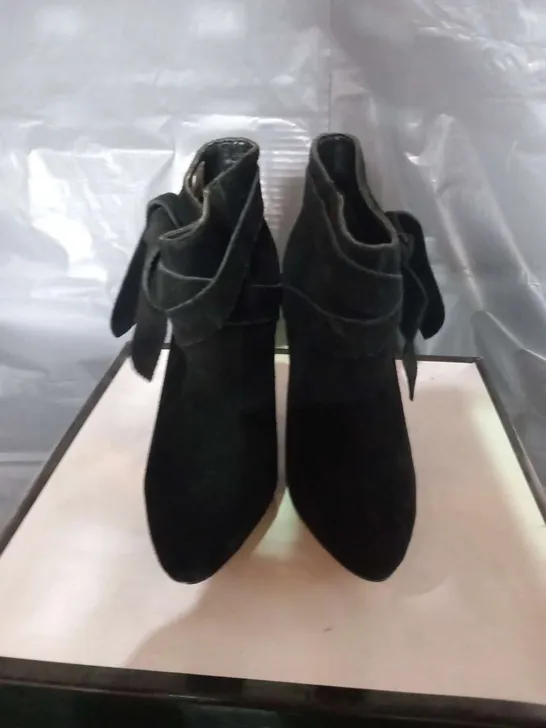 BOXED NINE WEST BLACK SIZE 3