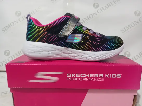 BOXED PAIR OF SKECHERS SHIMMER SPEEDER TRAINERS IN BLACK/MULTICOLOUR UK SIZE 1