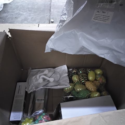 BOX OF ASSORTED HOMEWARE TO INCLUDE CHRISTMAS DECORATIONS, EASTER DECOR, BOTTLE ETC