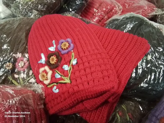 LOT CONTAINING LARGE AMOUNT OF BAGGED WOOLEN HATS IN VARIOUS COLOURS AND DESIGNS 