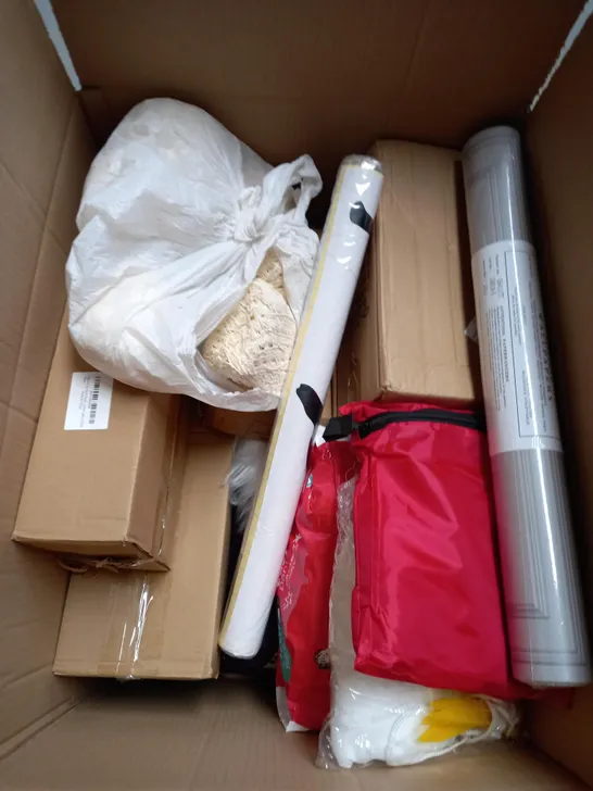 BOX OF APROXIMATELY 12 ASSORTED HOUSEHOLD ITEMS TO INCLUDE BLANKETS , WALLPAPER , EXTENSION PLUGS  