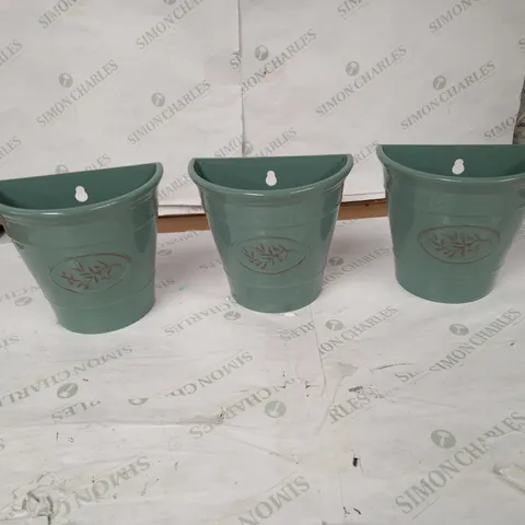 3 MOUNTABLE WALL POTTERS IN GREEN 