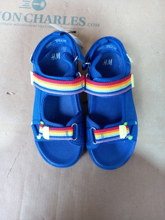 PAIR KIDS SANDALS/BEACH SHOES UK SIZE 13