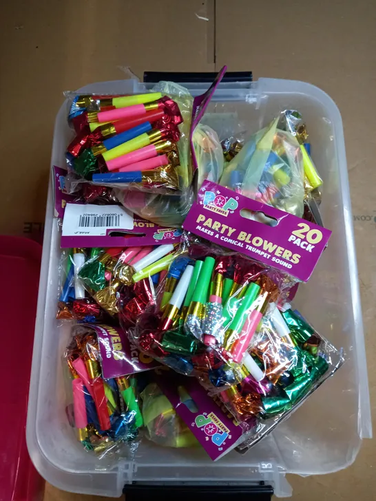 BOX OF APPROXIMATELY 25 PACKETS OF 20 PACK POP PARTY FAVS PARTY BLOWERS 