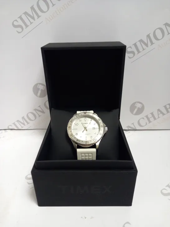 TIMEX SPORT WATCH T2P030 RUBBER STRAP IN WHITE