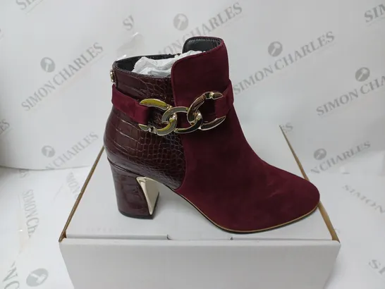 PAIR OF MODA IN PELLE LORI ANKLE BOOTS - BURGUNDY - SIZE 6