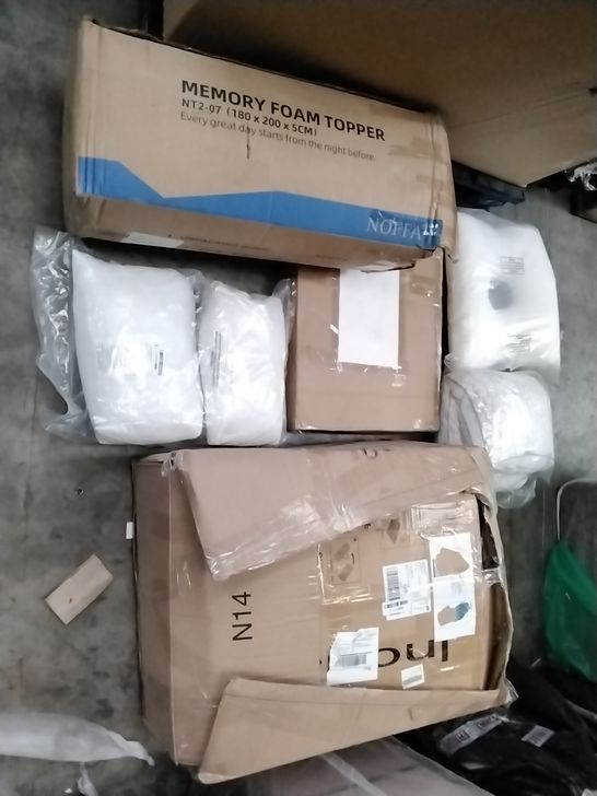 PALLET OF ASSORTED ITEMS TO INCLUDE: MEMORY FOAM TOPPER, PILLOWS ETC