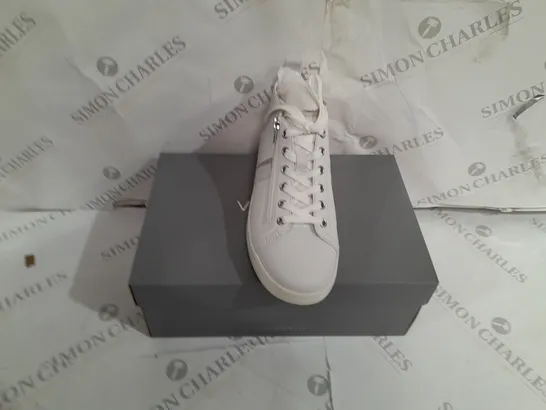 PAIR OF VIONIC STEVIE TRAINERS WHITE SIZE 7