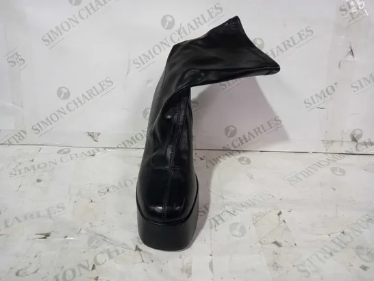 BOXED PAIR OF KOI VEGAN LEATHER BLOCK HEELED PLATFORM BOOTS IN BLACK SIZE 5