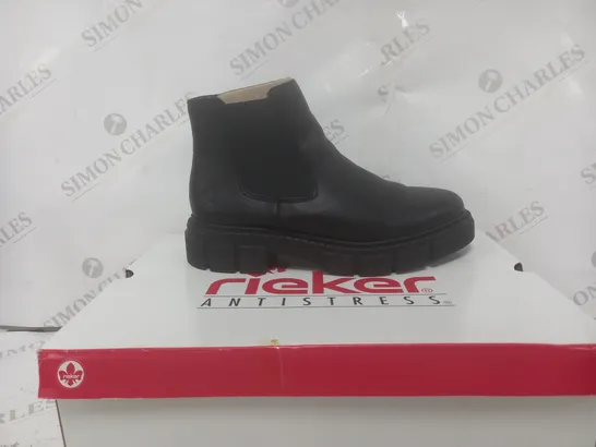 BOXED RIEKER M3854-00 CHUNKY ANKLE BOOTS - SIZE 6