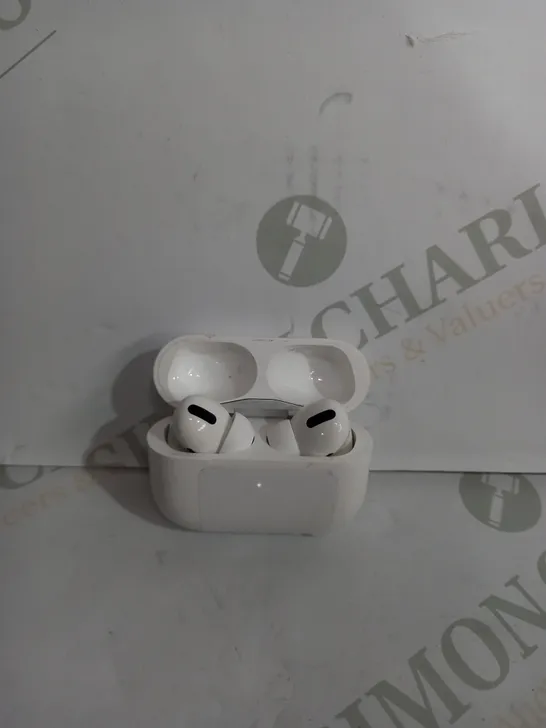 APPLE AIR PODS PROS