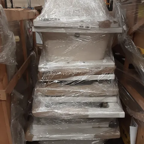 PALLET OF APPROXIMATELY 10 BATHSTORE BATHS