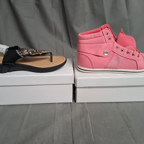 BOXED LOT OF APPROX. 10 PAIRS OF LADIES SHOES. VARIOUS SIZES. 2 DIFFERENT COLOURS AND STYLES