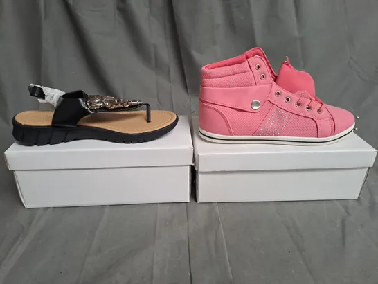 BOXED LOT OF APPROX. 10 PAIRS OF LADIES SHOES. VARIOUS SIZES. 2 DIFFERENT COLOURS AND STYLES