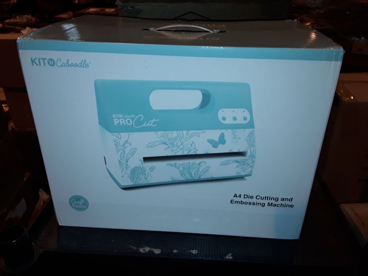 Lot 1200 KIT N CABOODLE PRO CUT A4 DIE CUTTING MACHINE Simon Charles