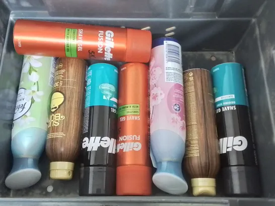 LOT OF ASSORTED HOME AEROSOLS TO INCLUDE SUNBUM SUNSCREEN SPRAY, FEBREZE AND GILLETTE SHAVE FOAM