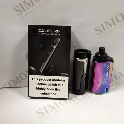 BOX OF APPROXMATELY 32 E-CIGARETTES AND LIQUIDS TO INCLUDE CALIBURN A2 POD SYSTEM, GEEKVAPE OBELISK 65, VOOPOO ARGUS GENE, ETC