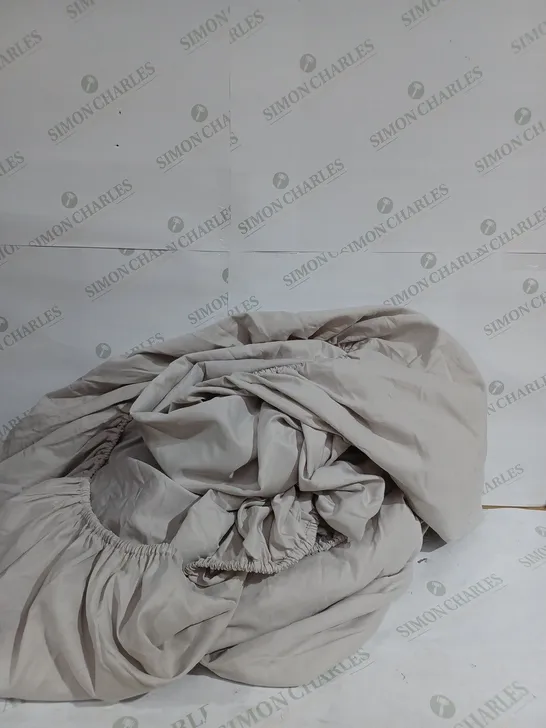 SET OF 2 UNBRANDED GREY DUVETS IN LIGHT GREY - SIZE UNSPECIFIED