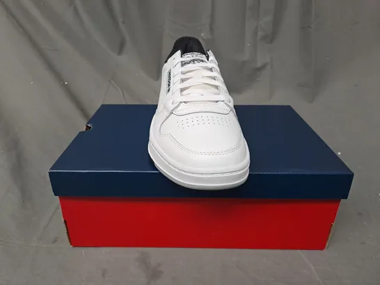 BOXED PAIR OF REEBOK PHASE COURT SHOES IN WHITE UK SIZE 10