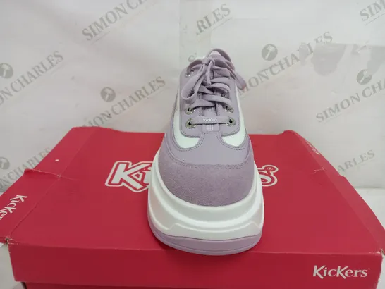 BOXED PAIR OF KICKERS KADE 197 PLATFORM TRAINERS IN LILAC & WHITE - UK 4