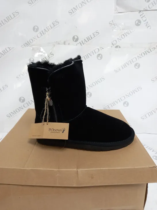 BOXED BONOVA SHEEPSKIN SIDE ZIP MID BOOTS, BLACK - SIZE 6